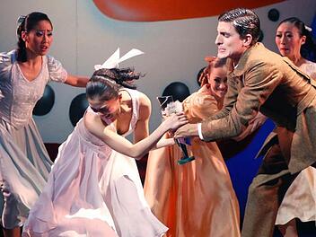 Tschaikowskys "Nussknacker" hatte 2012 Premiere am Landestheater Coburg. Im Dezember wird das sehr erfolgreiche Ballett von Mark McClain wieder zu sehen sein, in überarbeiteter Fassung mit (nach so langer Zeit selbstverständlich) neuer Besetzung.  Foto: Archiv