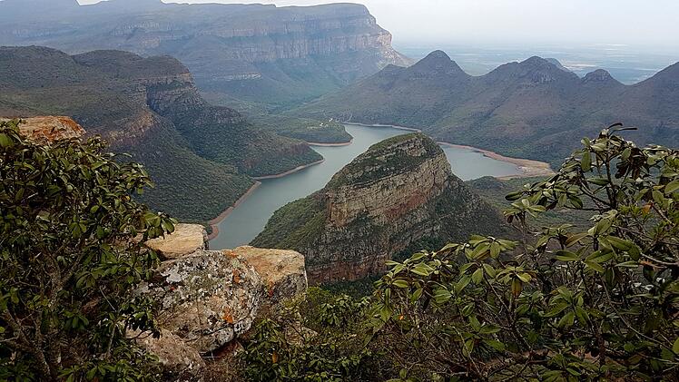 Es boten sich Landschaftsbilder, wie sie unterschiedlicher nicht sein könnten; hier am Blyde River Canyon. Foto: Günther Geiling