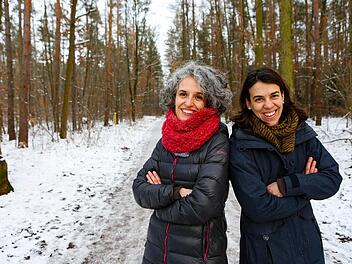 Virginie Cavanna und Antonia Grim  kämpfen mit einer Online-Petition gegen das geplante Gewerbegebiet im Bamberger Hauptsmoorwald. Foto: Matthias Hoch