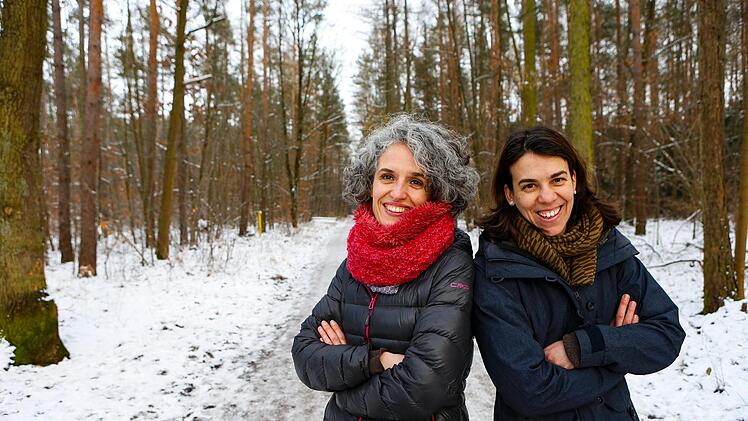 Virginie Cavanna und Antonia Grim  kämpfen mit einer Online-Petition gegen das geplante Gewerbegebiet im Bamberger Hauptsmoorwald. Foto: Matthias Hoch
