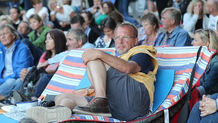 Manch ein Besucher hatte jede Vorsorge für Komfort getroffen.
