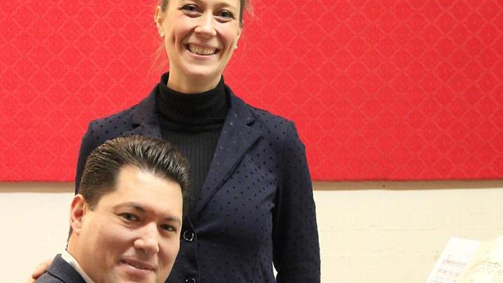 Ingo Dannhorn mit seiner Frau Eva-Maria an seinem Lieblingsflügel, der in Kulmbach steht. Foto: K. Müller-Sanke