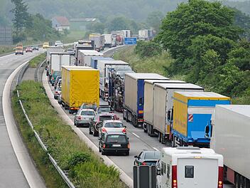 Die Sperrung einer Autobahn sorgt immer für Staus. So auch auf der A3 am Samstag in Unterfranken. Dort waren zwei Autos ineinander gefahren. Symbolfoto: Benjamin Nolte/Adobe Stock