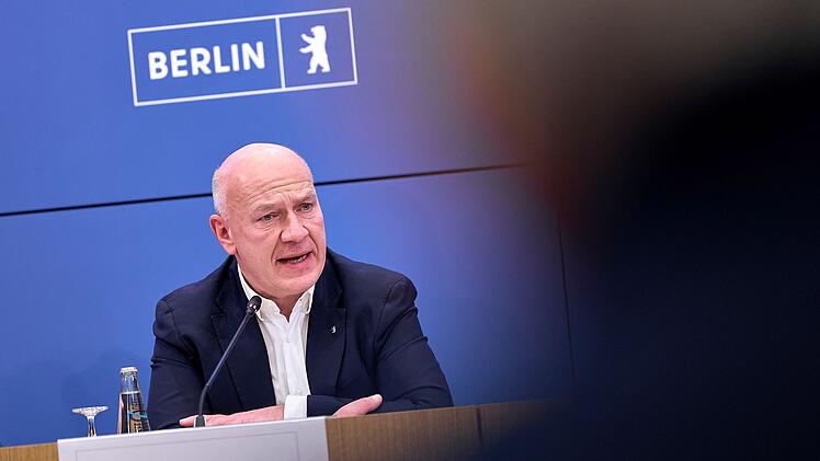 Pressekonferenz des Krisenstabs nach dem Stromausfall in Berlin