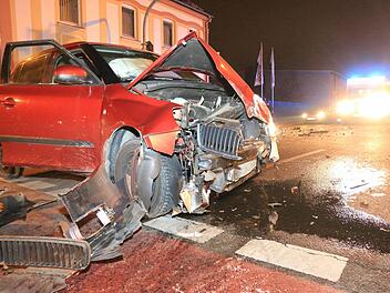 12.000 Euro Schaden sind bei einem Unfall in der Hallstadter Straße in Bamberg entstanden. Foto: Ferdinand Merzbach