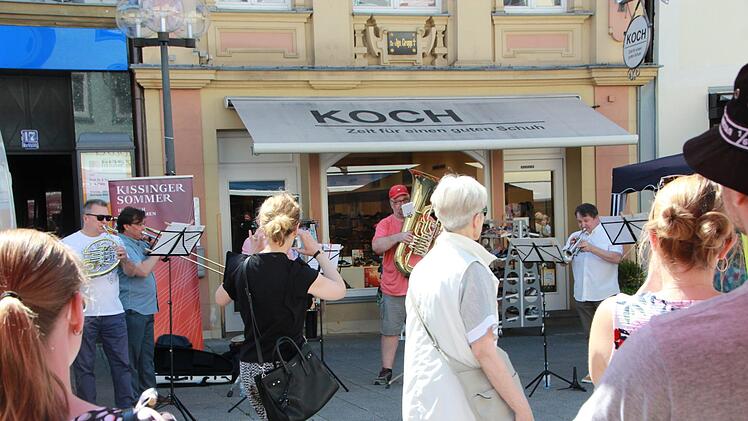 Impression vom Flashmob in Bad Kissingen. Foto: Johannes Schlereth