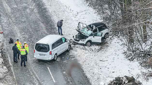 Zwei Tote nach Frontalzusammensto&szlig;