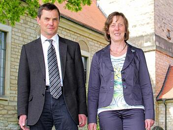 Gertrud Göpfert freut sich auf die neue Herausforderung in Coburgs evangelischer Kirchengemeinde St. Moriz. Ehemann Klaus Göpfert ist ebenfalls Pfarrer, bleibt aber vorerst in der Oberpfalz tätig. Foto: Jochen Neumann