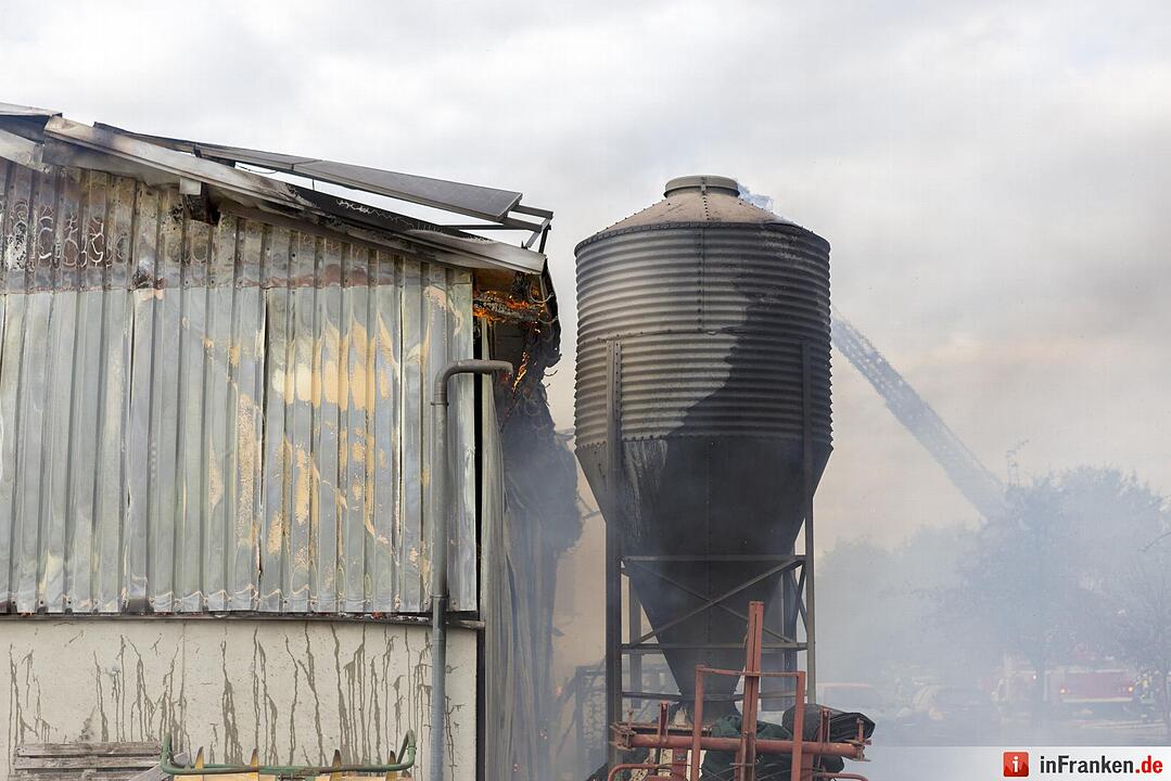 Grossbrand zerstoert Scheune in Puschendorf