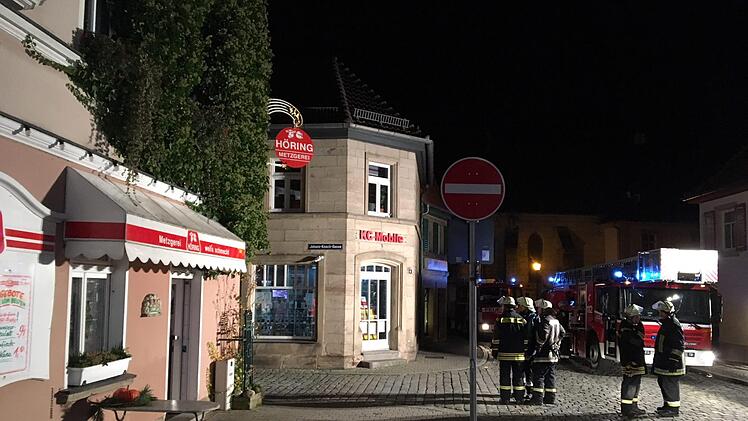 Nach etwa 20 Minuten hatte die Feuerwehr die Lage unter Kontrolle. Foto: Marian Hamacher