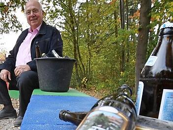 Norbert Tscherner sammelt Flaschen und spendet dann den Pfanderlös. Foto: Ronald Rinklef/Archiv