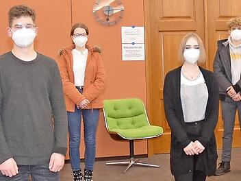 Das Jugendparlament Kronach wählte seinen Vorstand. Vorsitzender Andre Emmert (2. v. l.), 2. Vorsitzende Isabell Freudenberg (l.), Schriftführerin Mia Aline Hanft (3. v. l.), Kassier Vincent Andrä (5. v. l.). sowie Nora Waglau (4. v. l.) und Sara Hasenbank  Foto: K.-H. Hofmann