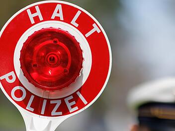 Riedenberg: Polizei zieht nach Geschwindigkeitskontrolle Bilanz - ein junger Mann fiel besonders auf