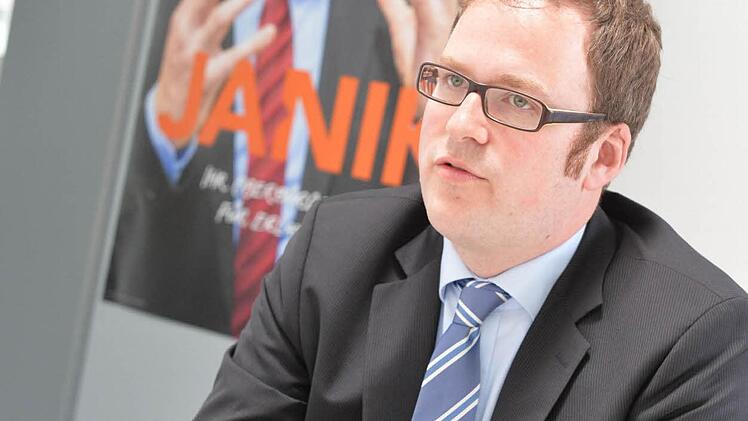 Wir haben dem neuen Erlanger Oberbürgermeister, Florian Janik, vier Bilder gezeigt. Was fällt ihm spontan dazu ein? Foto: Ronald Rinklef