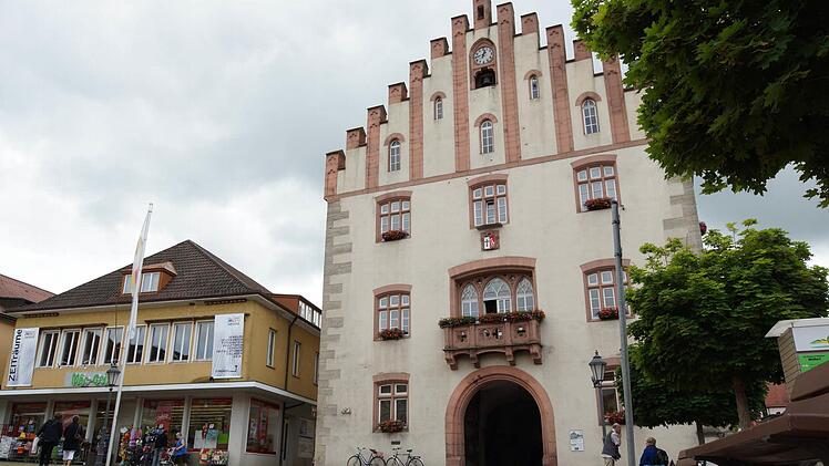 Dem Rathaus steht ein Umbau bevor. Foto: Arkadius Guzy