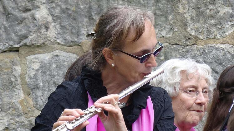 Unter der Leitung von Sigurd Knopp sang der SMS-Chor Ludwigsstadt das Luther-Oratorium von Siegfried Fietz auf der Veste. Foto: Jochen Berger