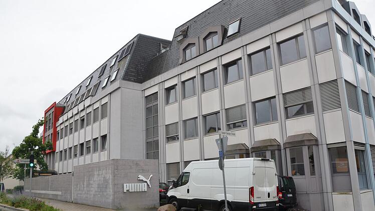 Der Herzogenauracher Sportartikler Puma hat seine "alte" Verwatltung in der Würzburger Straße verkauft, Eine Option als Rathaus wäre sie für die Stadt aber trotzdem nicht gewesen.  Foto: Bernhard Panzer