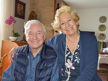 Der langjährige Haßfurter Kommunalpolitiker Erich Heß feierte seinen 90. Geburtstag. An seiner Seite seine Frau Marianne, mit der er seit über 65 Jahren verheiratet ist.  Foto: Christiane Reuther