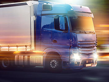 Lastwagen, Lkw, Lkw-Raser, Lkw-Blitzer, Sattelzug, Autobahn, Trucker, Laster, Brummi