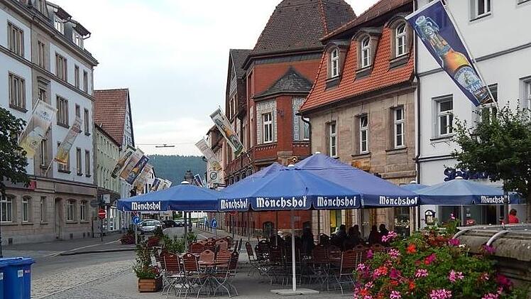 Die "Stadtschänke" am frühen Abend - um einen Sitzplatz muss man sich nicht streiten.