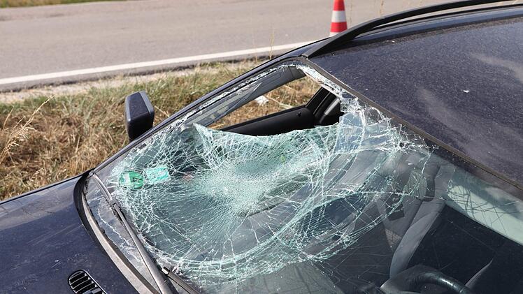 Am Freitagnachmittag hat sich im Kreis Ansbach ein tödlicher Unfall ereignet, bei dem ein Radfahrer noch an der Unfallstelle starb. Foto: NEWS5 / Haag