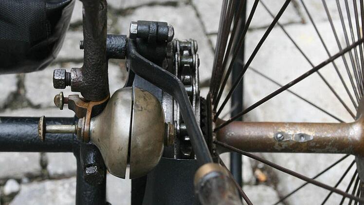 Gar nicht so einfach: Mit dem Spatengriff wird gelenkt. Foto: Daniela Röllinger