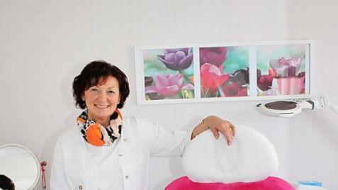 Brigitte Jungwirth hilft bei Hautproblemen.  Foto: Carmen Schwind