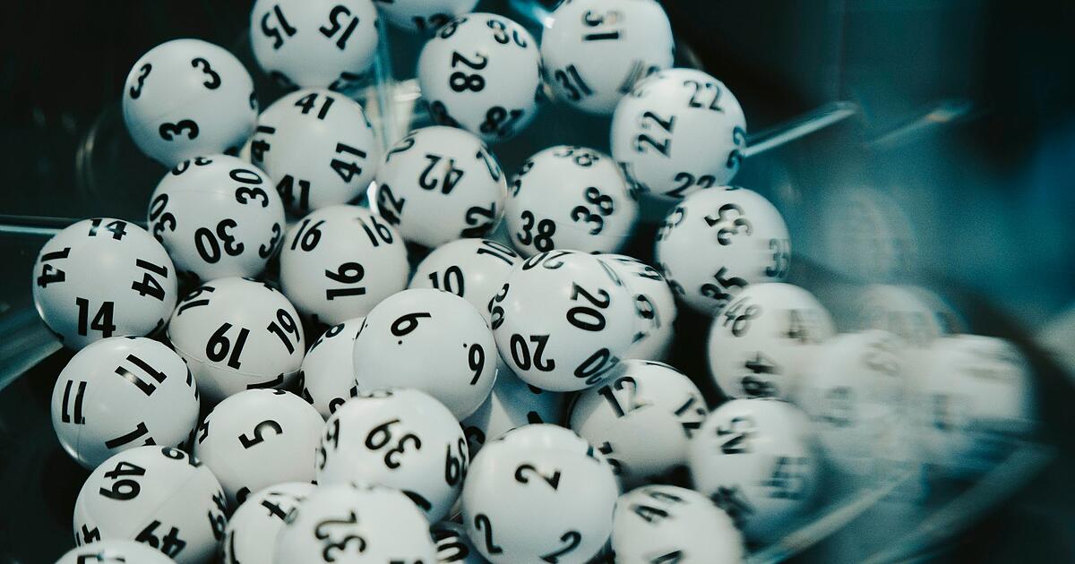 Must the lottery jackpot be won after 40 draws? No, says a math professor