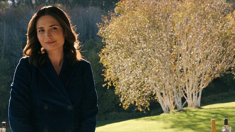 Mehr Empathie geht kaum: Ana (Karolina Wydra) ist eine der freundlichen Ansprechpartnerinnen, die Carol in der "neuen Welt" zur Seite gestellt bekommt.