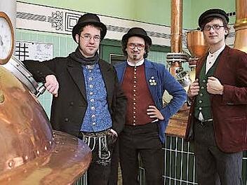 Christoph Lambertz, David Saam und Res Richter pr&auml;sentieren Lieder und Geschichten rund um das Thema Bier in Knetzgau.  Foto: privat