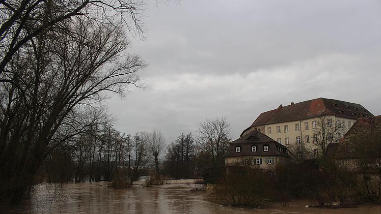 Hochwasser im Aischgrund.  Foto: Yannick Hupfer