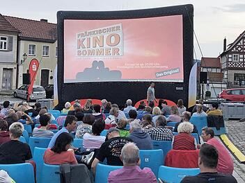 Der Marktplatz wird zum Kinosaal.