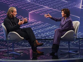 Richard David Precht hat sich mit Sandra Maischberger zum Thema Meinungsfreiheit unterhalten.