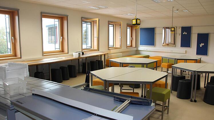 Stolz ist die Schule auf die "Lernwerkstatt" für Naturwissenschaften. Fotos: Karen Peemöller