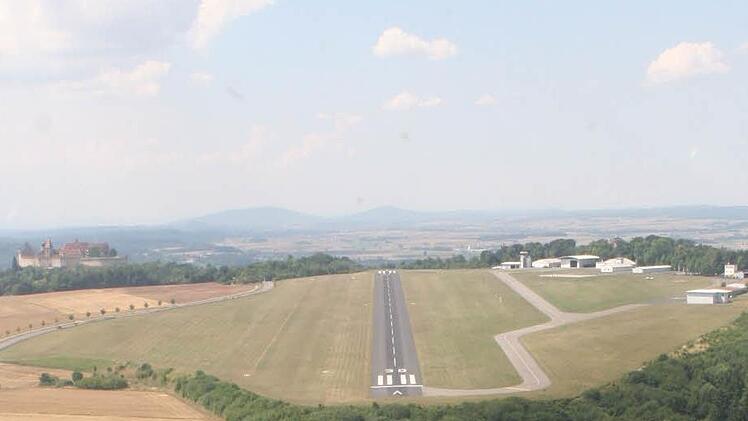 Wenn der Flugplatz bei Meeder nicht gebaut werden kann, dann sollte der Platz auf der Brandensteinsebene möglichst rasch so gut wie möglich ausgebaut werden. Das finden die Mitglieder des Vereins "Freunde der Brandensteinsebene. Foto: CT-Archiv/Jochen Nützel