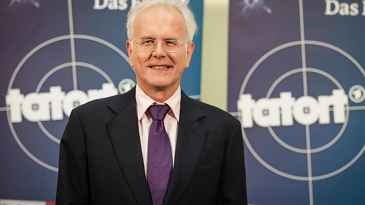 Auch das noch: "Dirty Harry" Harald Schmidt wird zum krangensteifen TV-Kriminaler! Foto: Arne Dedert/dpa