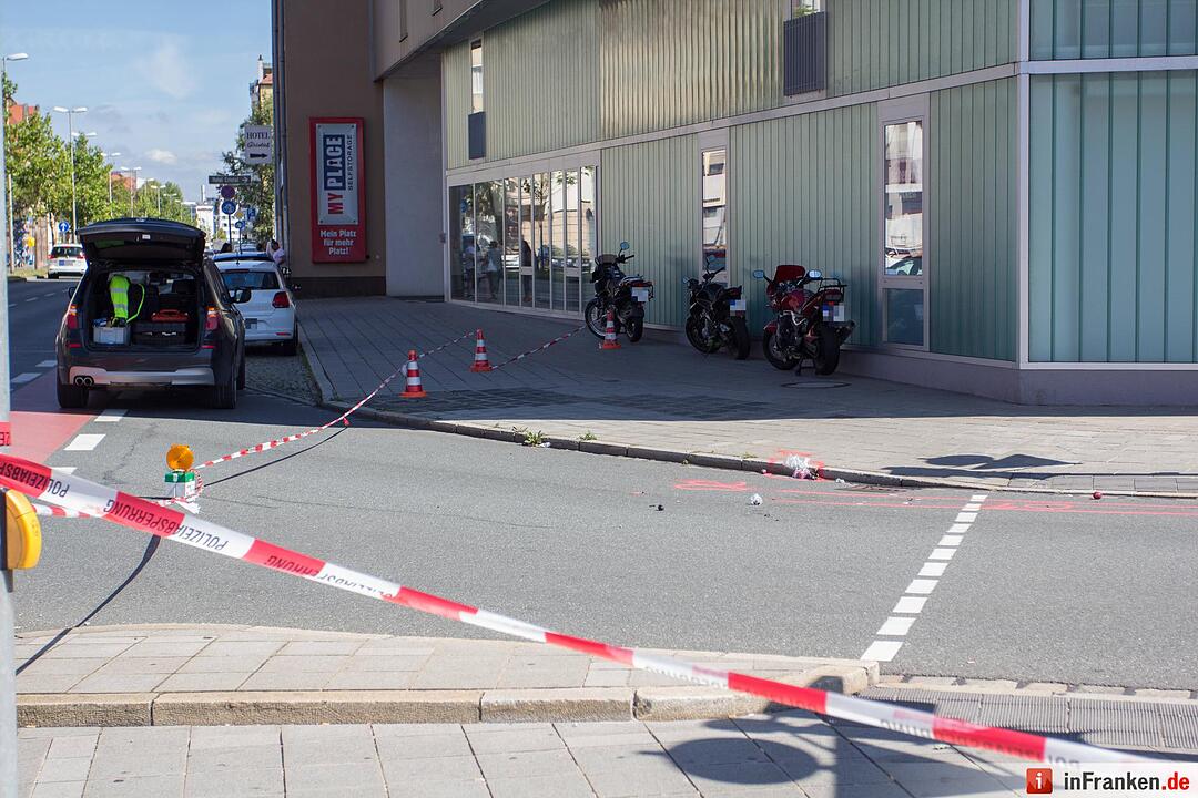 Fußgängerin stirbt bei Unfall in Nürnberg