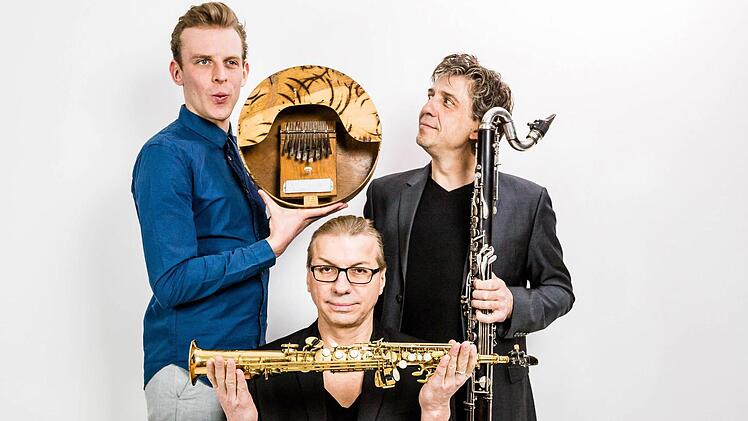 Sopransaxofonist Volker Schlott und Bassklarinettist Falk Breitkreuz betreiben unter dem Namen Favo die kleinste Groove-Einheit Berlins. Den Gesang steuert Sander de Winne bei. Foto: PR