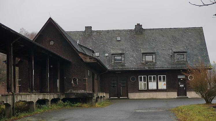 Die Umgestaltung des alten Bahnhofs von Wildflecken muss verschoben werden. Foto: Marion Eckert