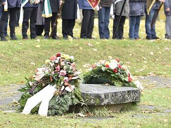 Die Kranzniederlegung zum Volkstrauertag wird es heuer in Wilhelmsthal nur in einem ganz engen Rahmen geben. Symbolfoto/Archiv