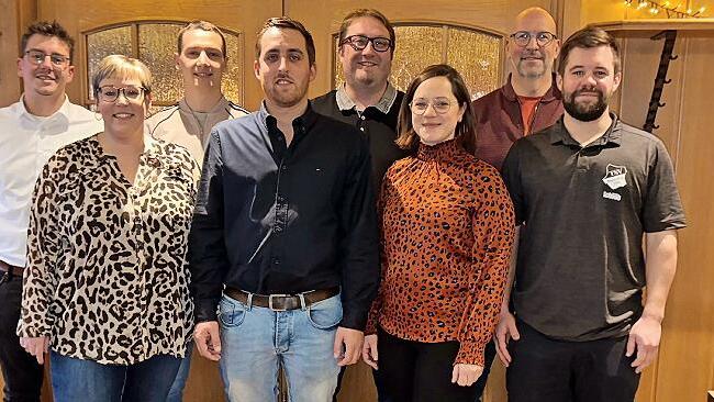 Der neue TSV-Vorstand: (v.l.) Hauptkassier Jonas Doppel, Schriftführerin Simone Geiger, Junioren-Leiter Jannik Thiel, 1. Vorsitzender Kevin Lang, stellvertretender Vorsitzender Christian Engelhardt, die TT-Leiter Carolin Rehm und Alexander Thiel s...