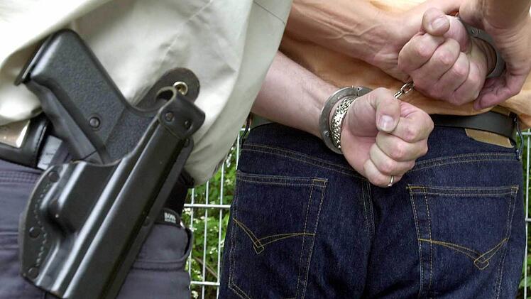 Die Handschellen mussten in Neustadt und Umgebung 2014 so selten klicken wie lange nicht mehr. Foto: Marcus Führer, dpa