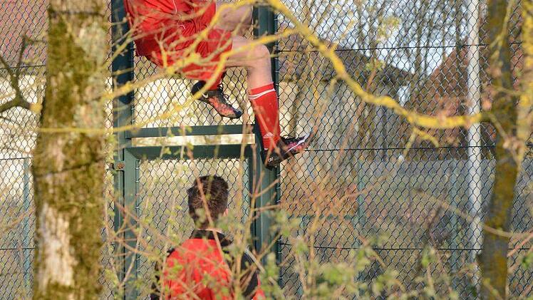 Selbst ist der Mann: Johannes Friedl von der U-19 der JFG Wern-Lauertal. Foto: ssp