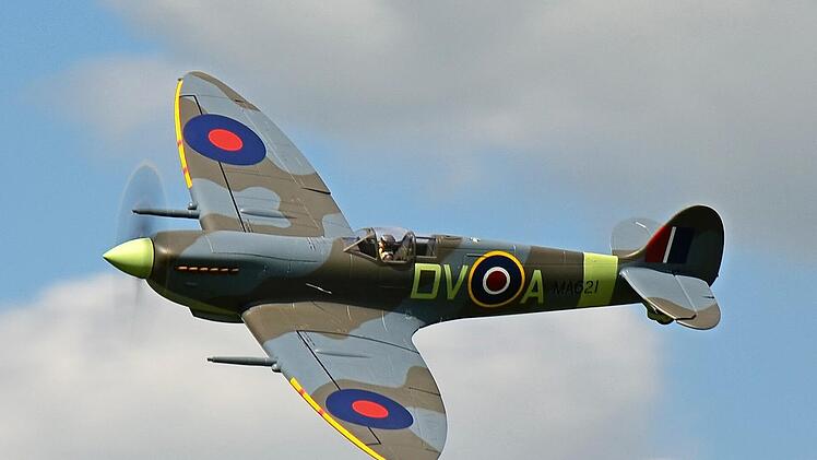 Modell einer Supermarine Spitfire. Das einsitzige britische Jagdflugzeug wurde vor allem im Zweiten Weltkrieg eingesetzt.