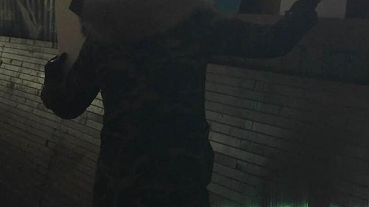 Paul Langley gab den Spielstand durch.  Foto: Daniel Ruppert