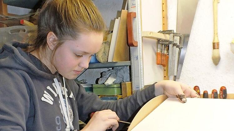 Sophia Zipf arbeitet an der Trommel ... Foto: privat