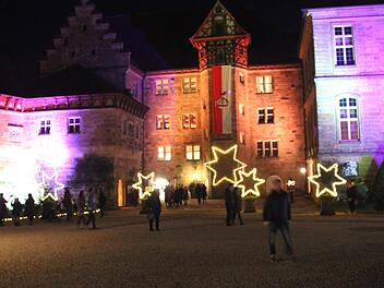 Die Sterne weisen den Weg zur Schosspforte.