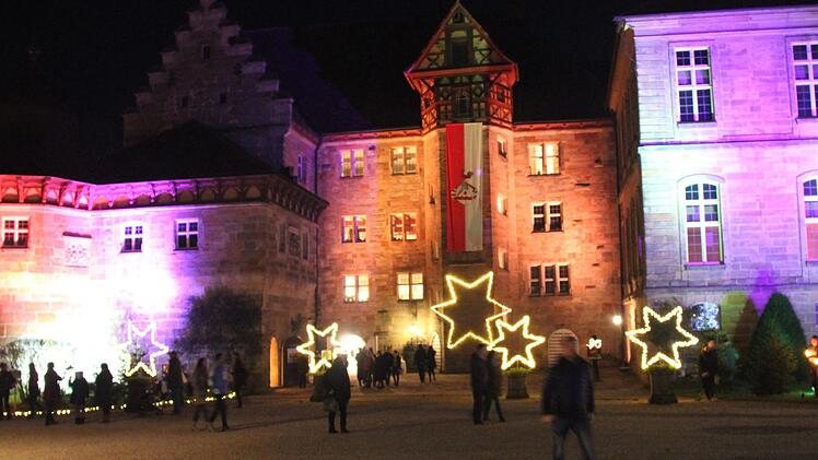 Die Sterne weisen den Weg zur Schosspforte.