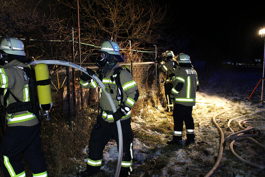 Tragödie in Mittelfranken: 56-Jähriger und seine zwei Hunde sterben bei Feuer in Gartenlaube