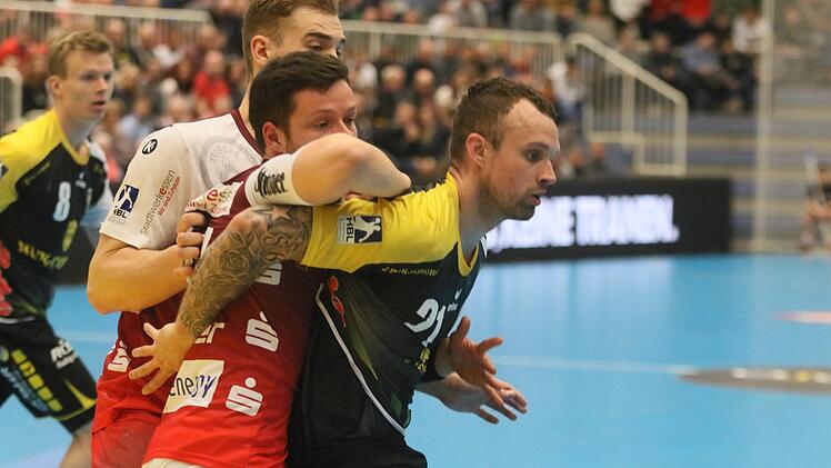 Florian Billek (rechts) legte seine ganze Erfahrung in die Wagschale. Er war von seinen Essener Gegenspielern nur schwer zu halten; links im Hintergrund Felix Sproß.